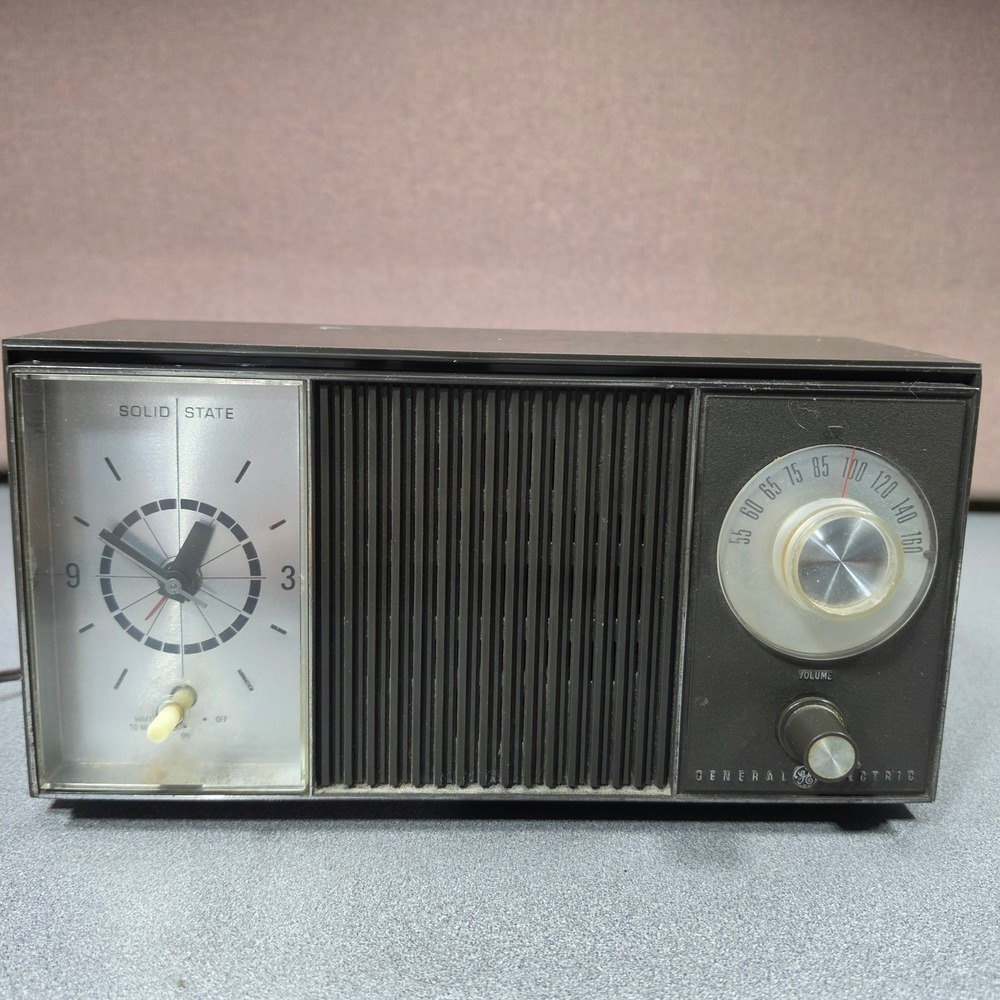Vintage Solid State Clock Radio AM FM Good working MCM Retro Analog 70s